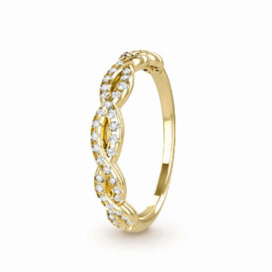 Sortija de matrimonio Beirut que fusiona arte y amor con diamantes pavé entretejidos rodeados por oro amarillo pulido