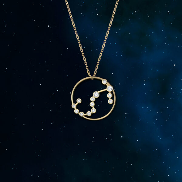 Descubre la vanguardia en la joyería zodiacal con nuestro dije de oro Escorpión, un tributo moderno a la profundidad y la fuerza del signo